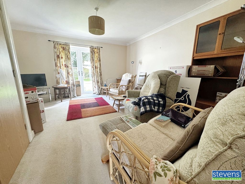 Property photo 3 of 10 Image00007