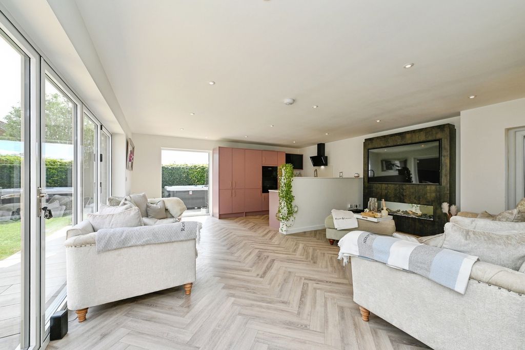 Property photo 2 of 26 Pbox-Img.Jpg