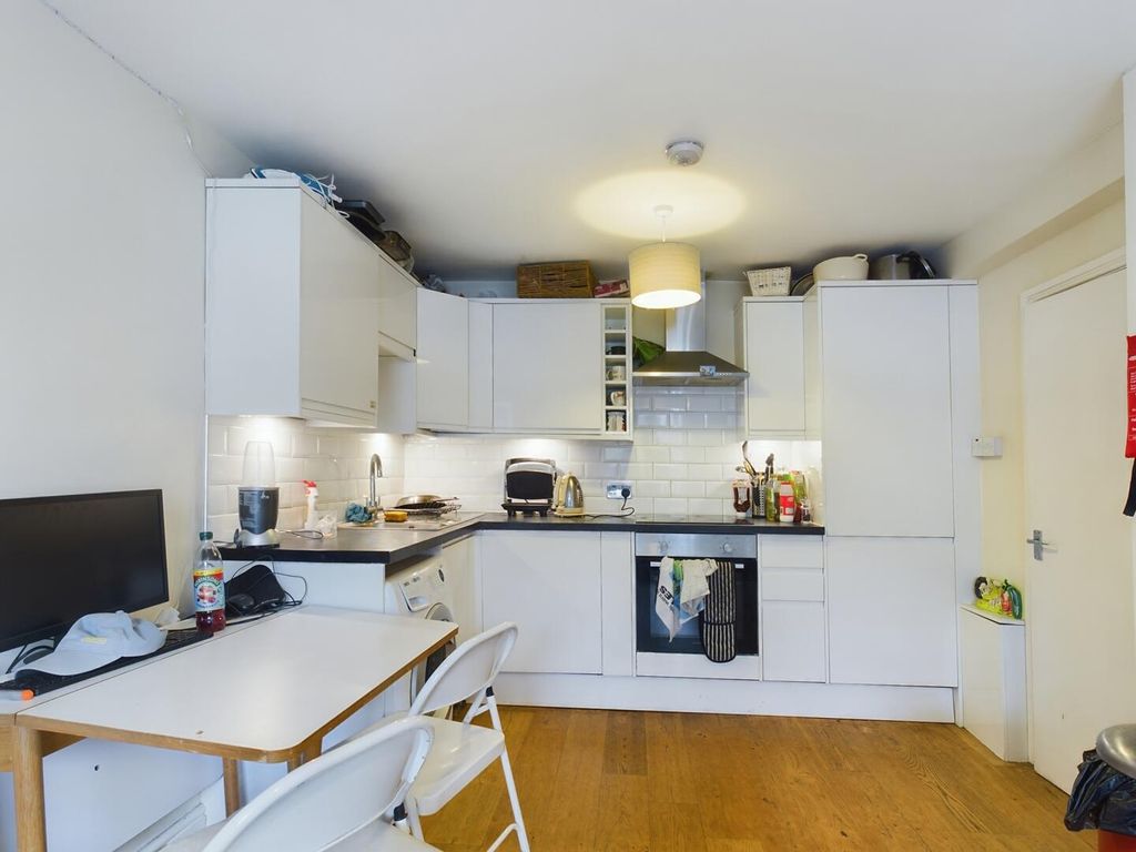 Property photo 2 of 10 Kitchen