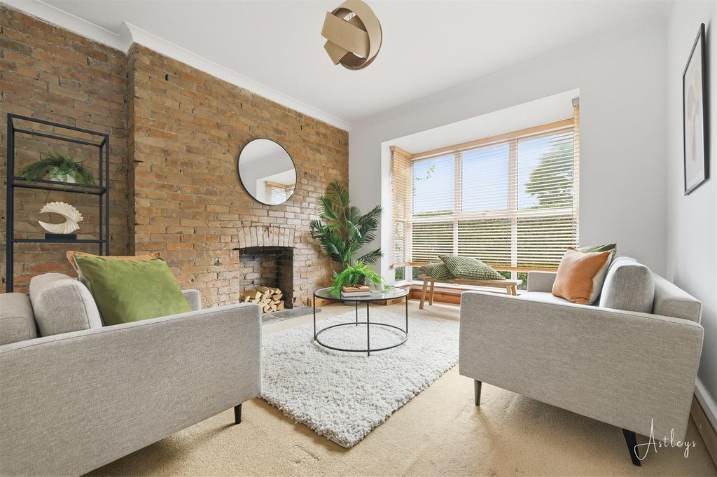 Property photo 2 of 24 Lounge