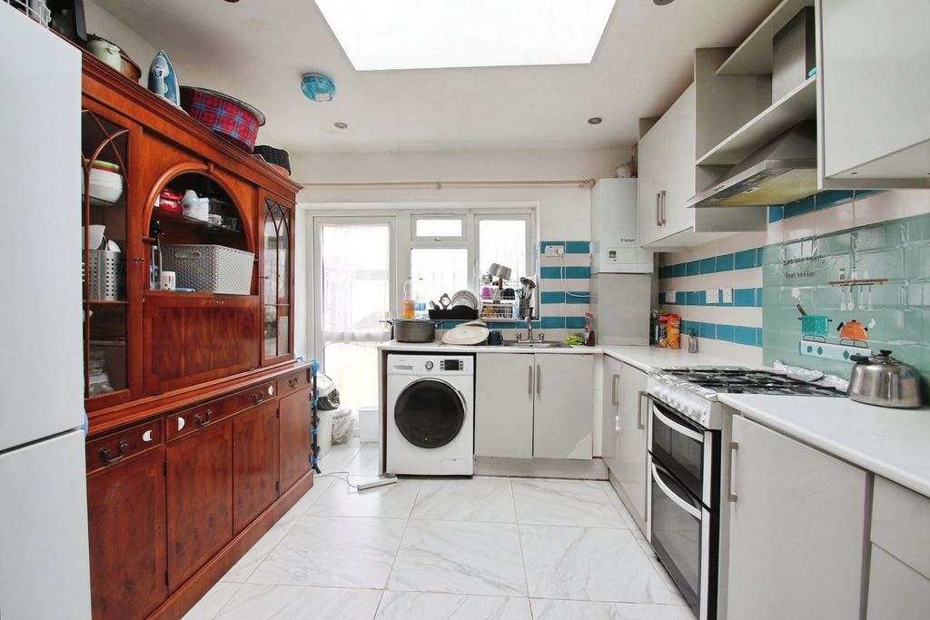 Property photo 2 of 28