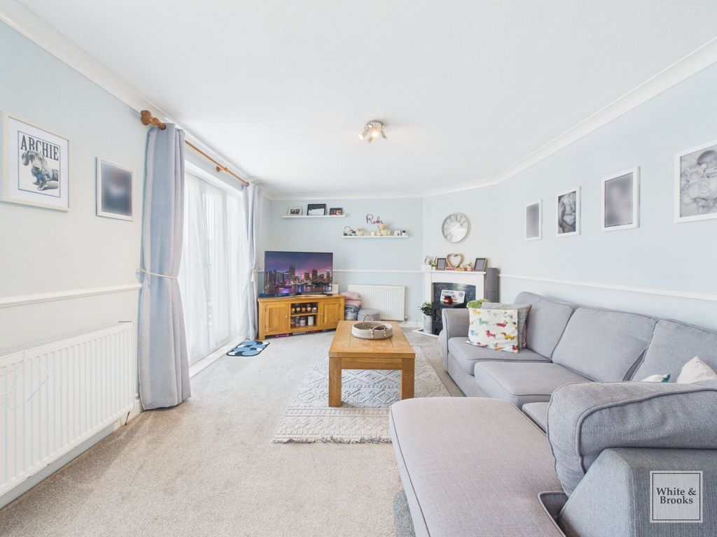 Property photo 3 of 16 Living Room