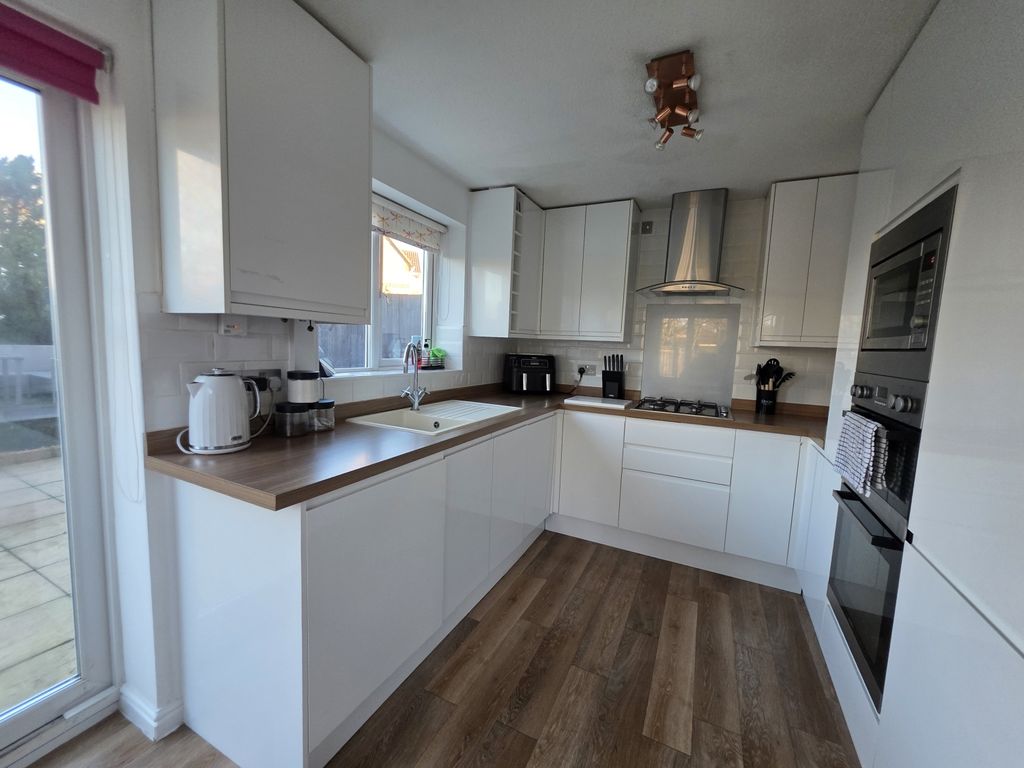 Property photo 3 of 13 20251219_110248