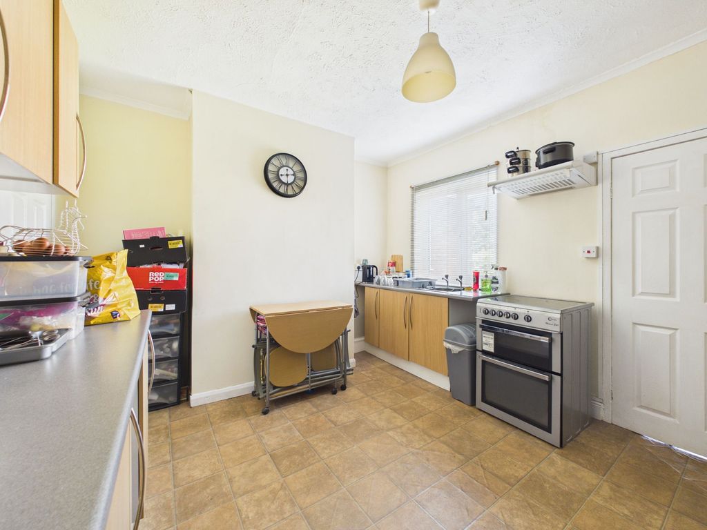 Property photo 3 of 8 Kitchen