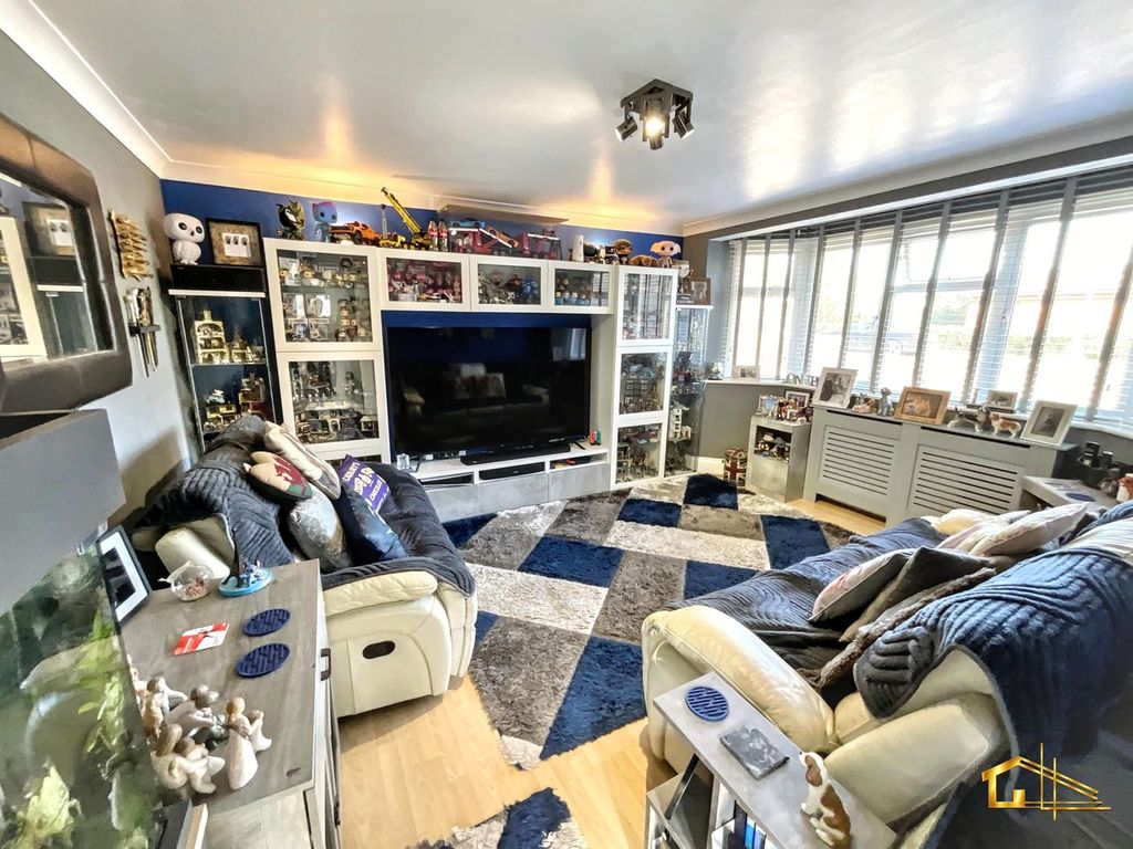 Property photo 2 of 23