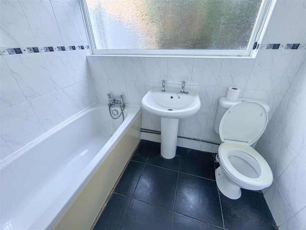Property photo 2 of 12 Bathroom