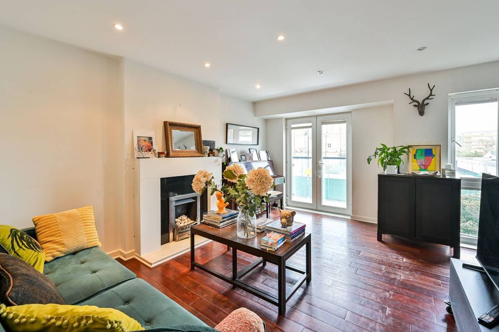 Property photo 2 of 13