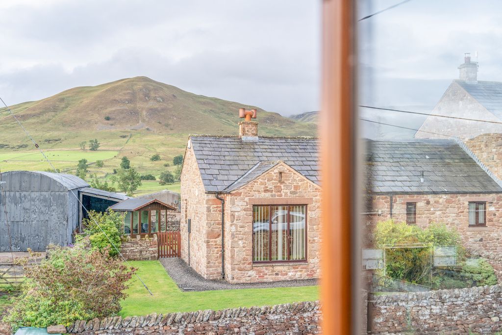 Property photo 2 of 39