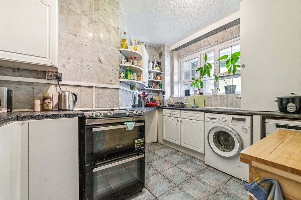Property photo 3 of 10 Kitchen