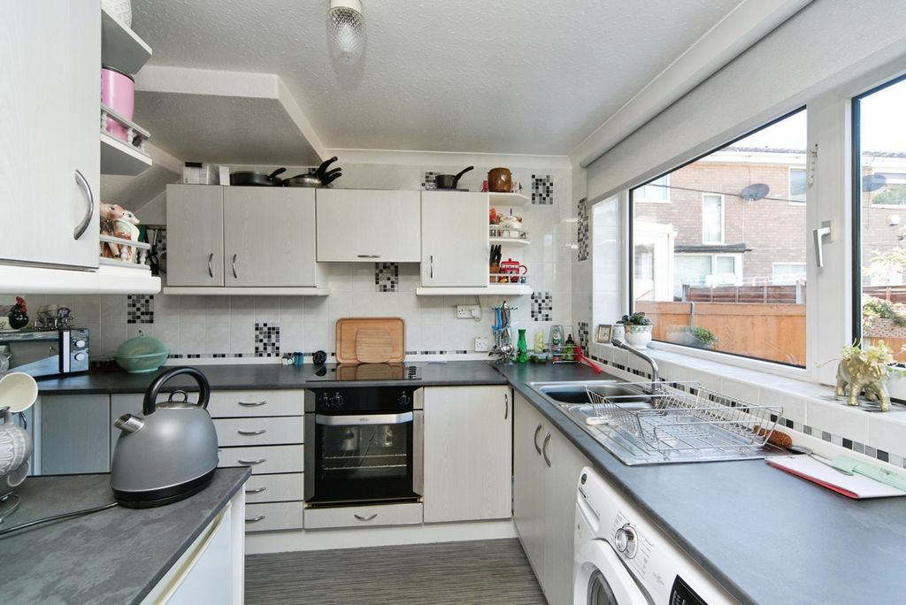 Property photo 3 of 14 Kitchen