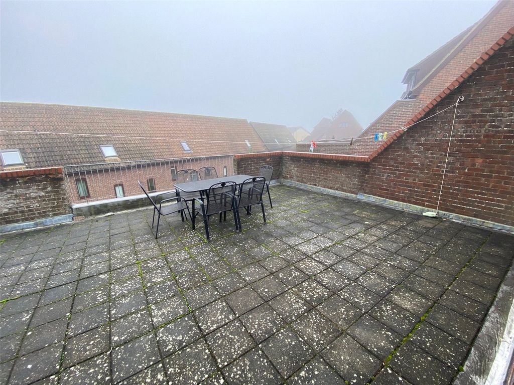 Property photo 2 of 12 Picture No. 14