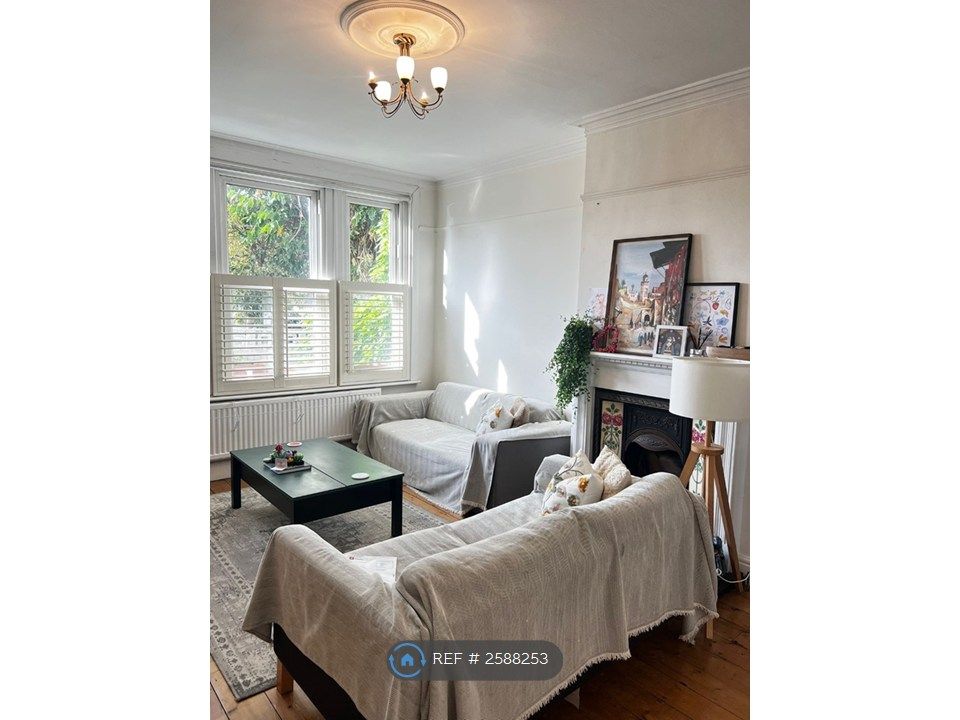 Property photo 1 of 11 Sitting Room