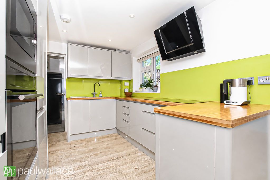Property photo 3 of 28 Kitchen