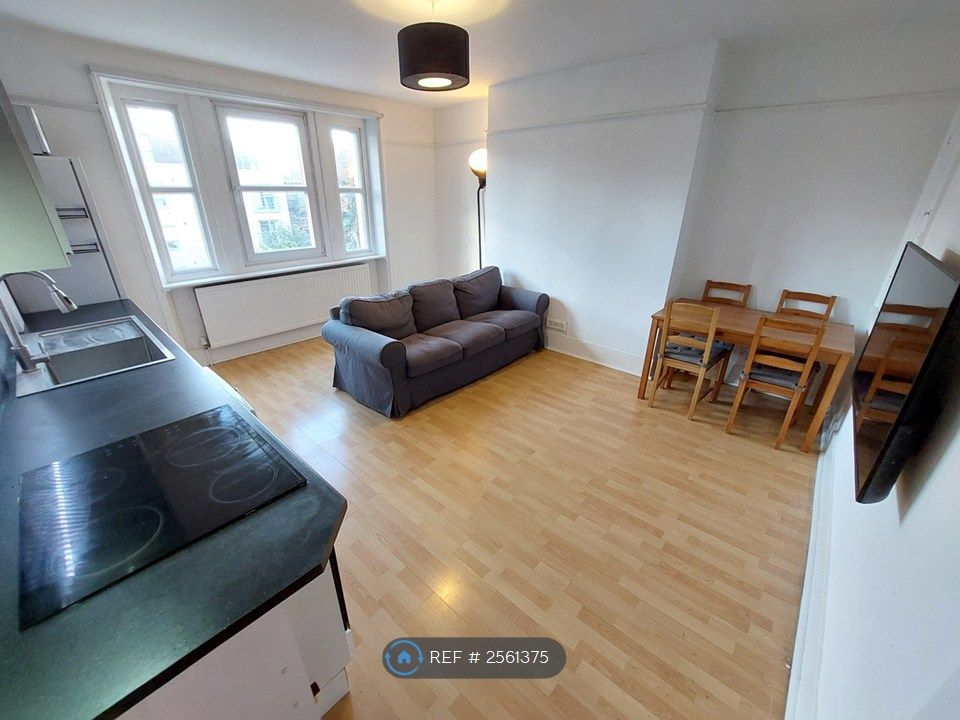 Property photo 1 of 9 Kitchen/Lounge