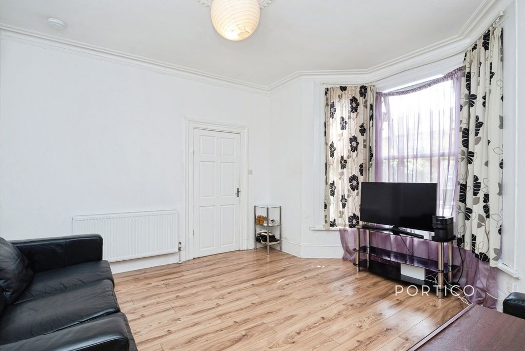 Property photo 3 of 29 Pbox-Img.Jpg