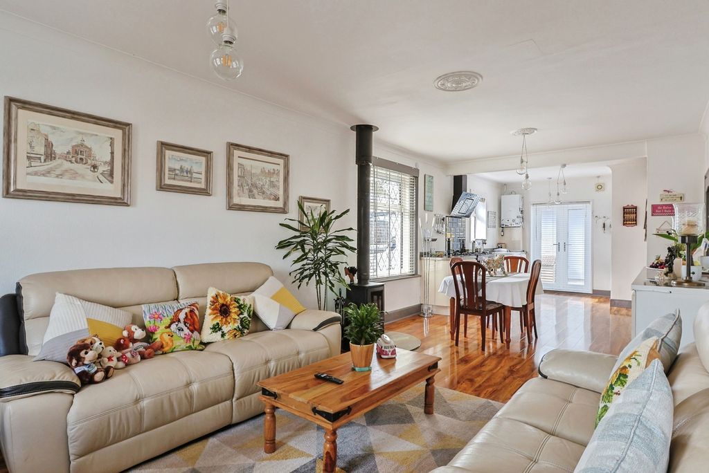 Property photo 2 of 18 Pbox-Img.Jpg