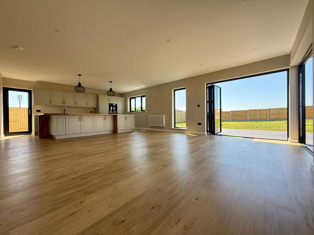 Property photo 2 of 26