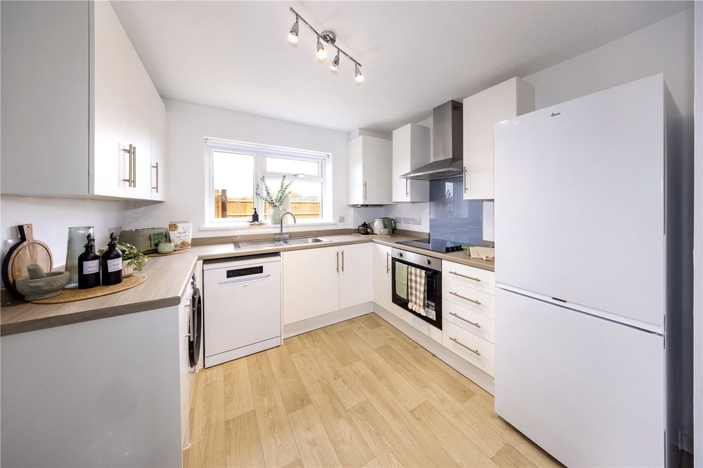 Property photo 2 of 28 Picture No. 17