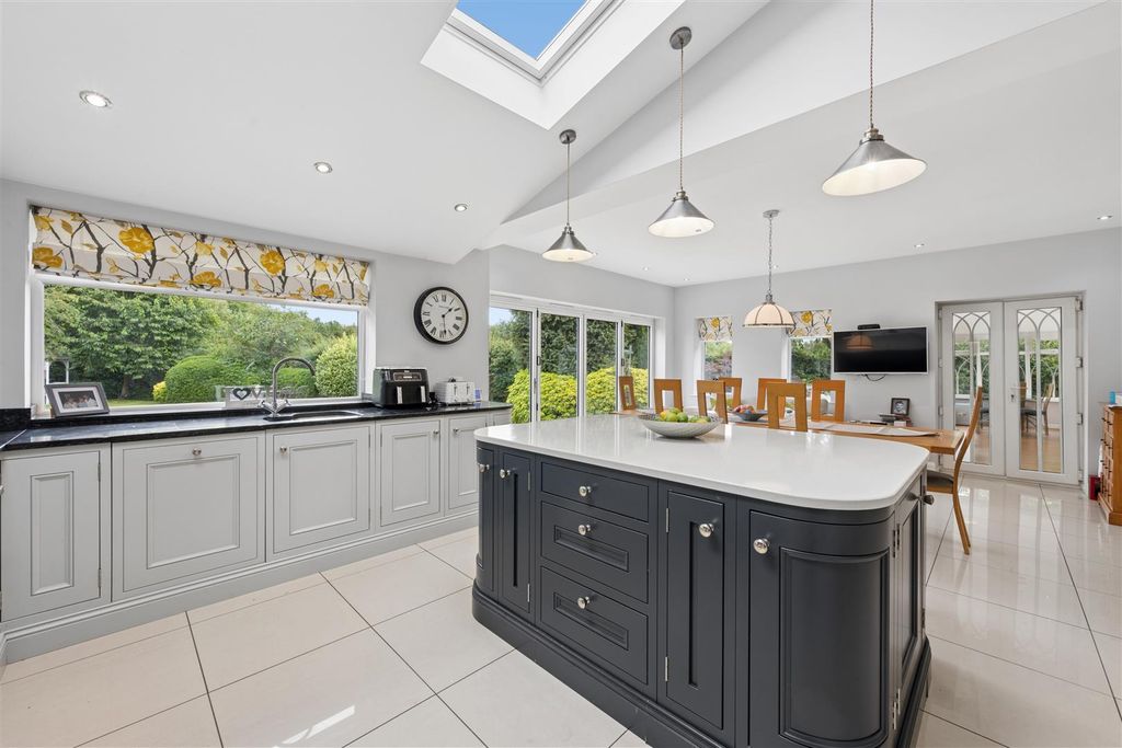 Property photo 3 of 63 Pasture Lane - Kitchen