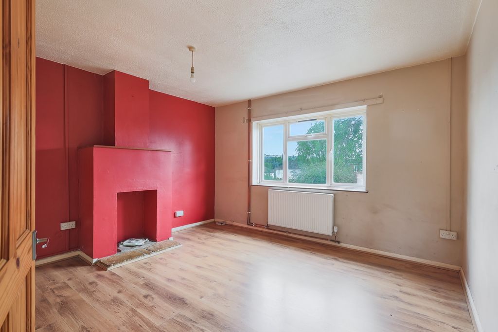 Property photo 2 of 15 35 Queens Drive, Stroud, Gloucestershire, Gl5 4Nb