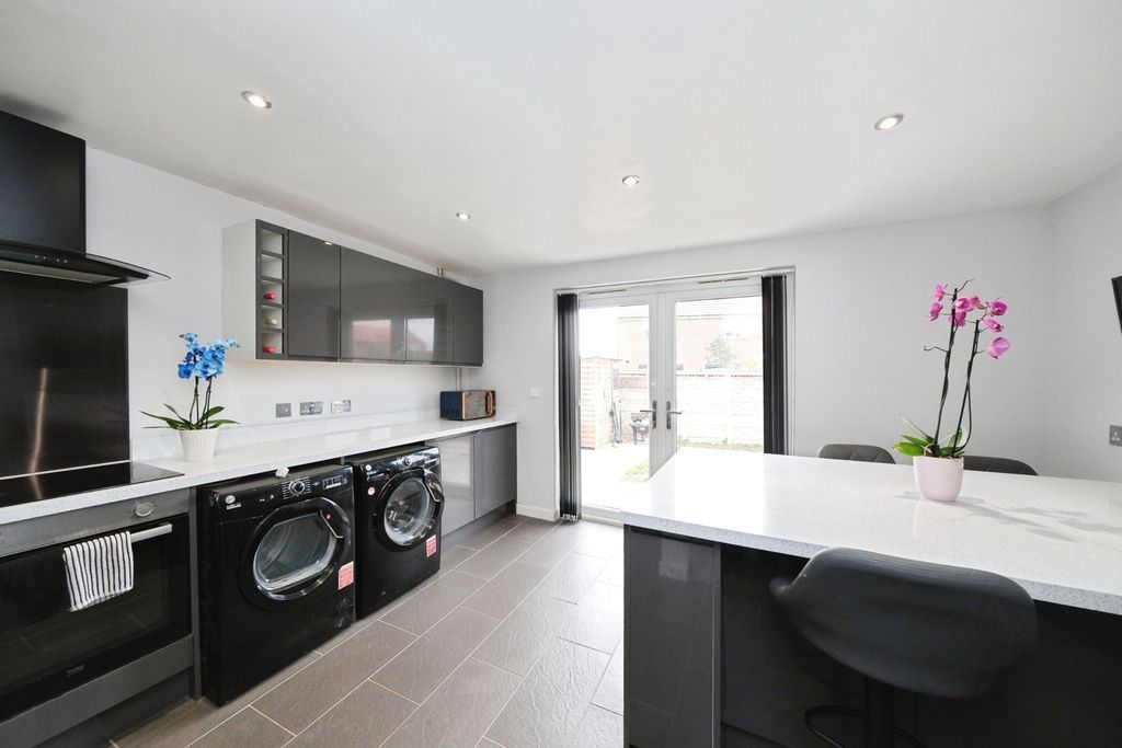 Property photo 2 of 16 Kitchen
