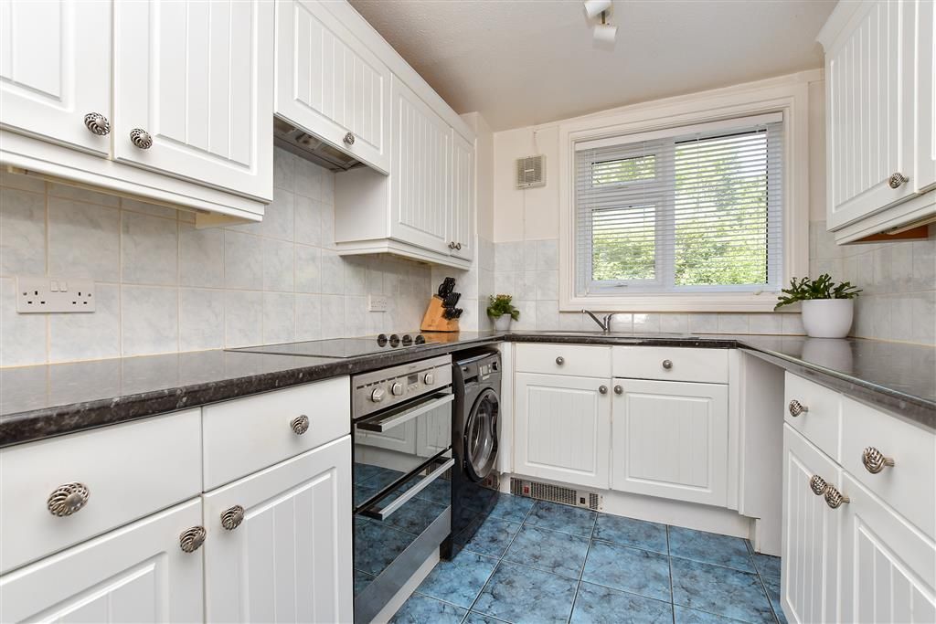 Property photo 3 of 12 Lounge / Kitchen