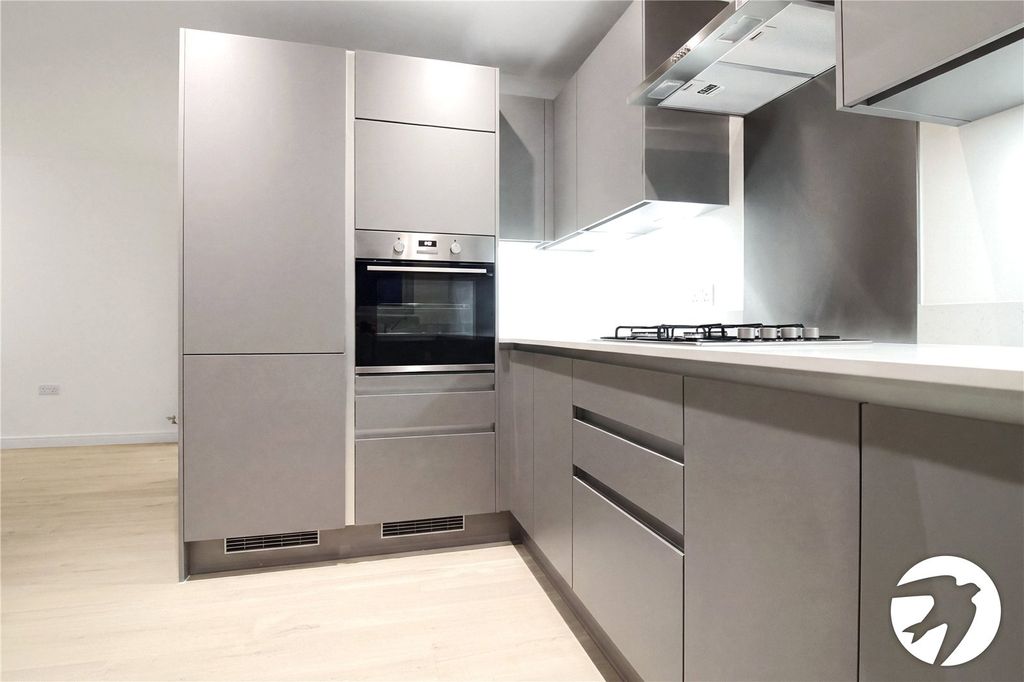 Property photo 3 of 11 Kitchen