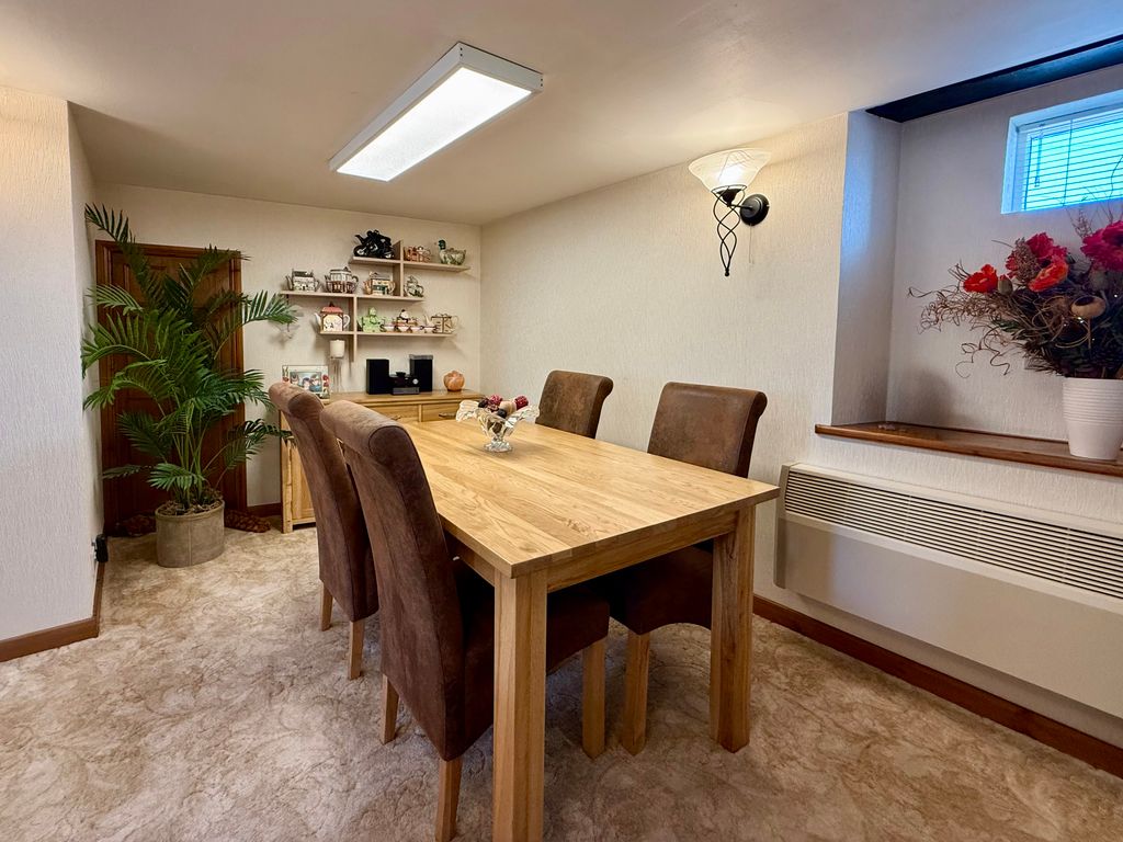 Property photo 3 of 18 Dining Area