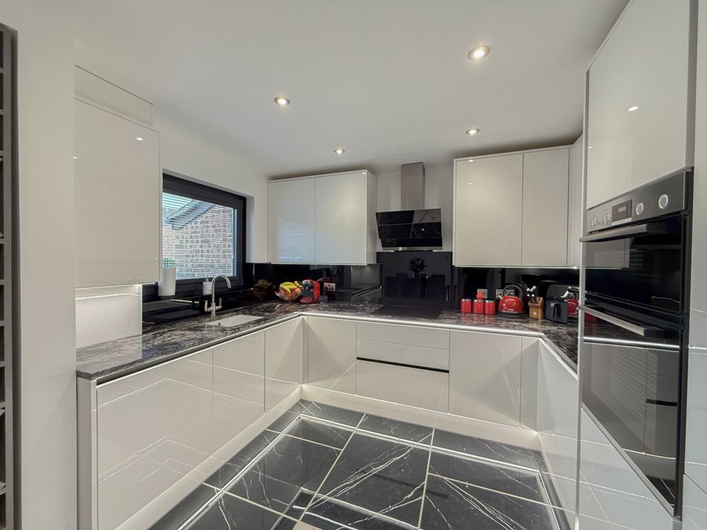 Property photo 2 of 14 3378325
