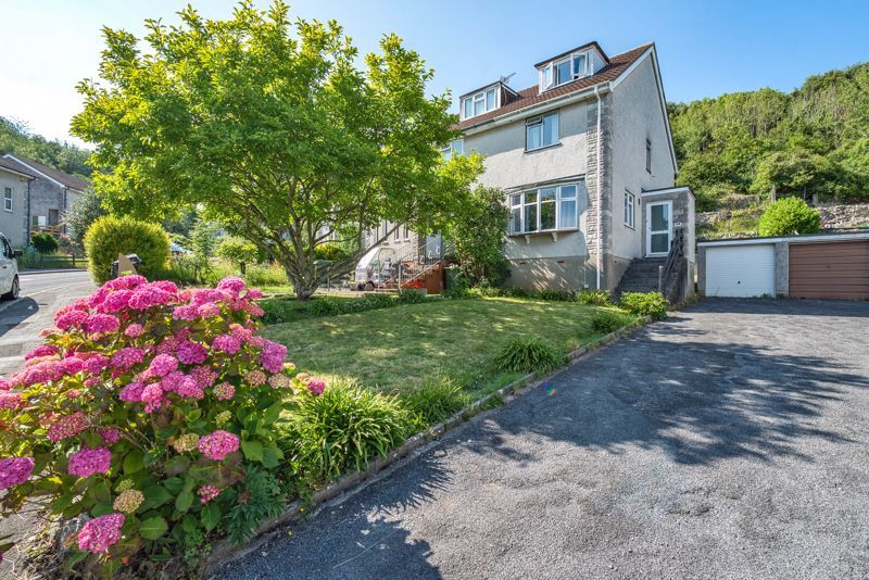 Property photo 1 of 19 Photo 8