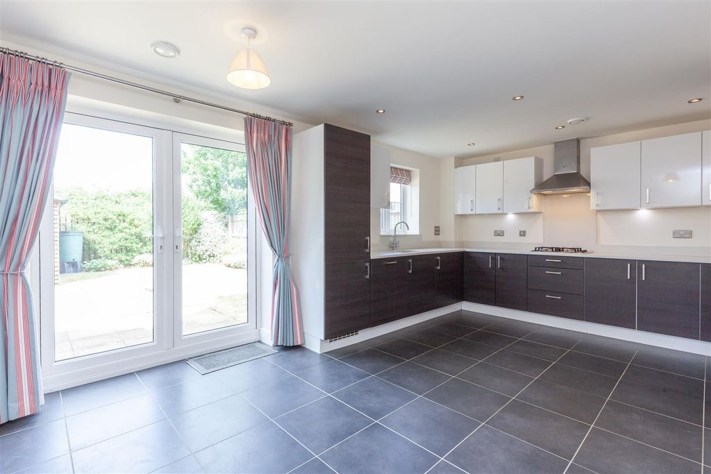 Property photo 2 of 10 Kitchen 2.Jpg