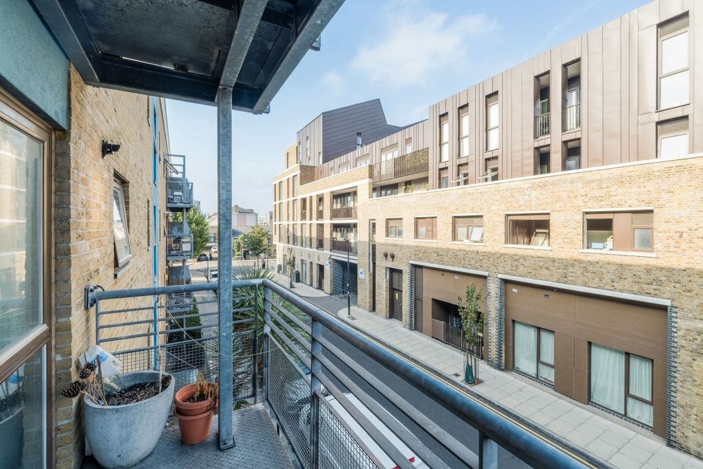 Property photo 2 of 14 Balcony