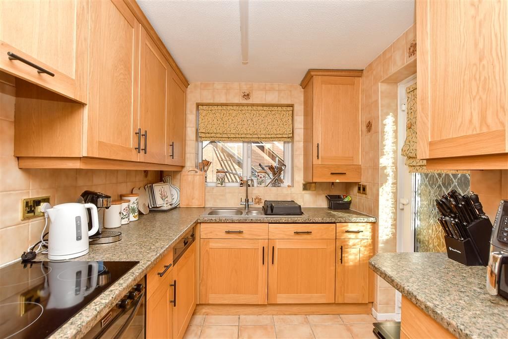 Property photo 3 of 18 Kitchen