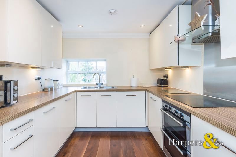 Property photo 2 of 9 Photo 11