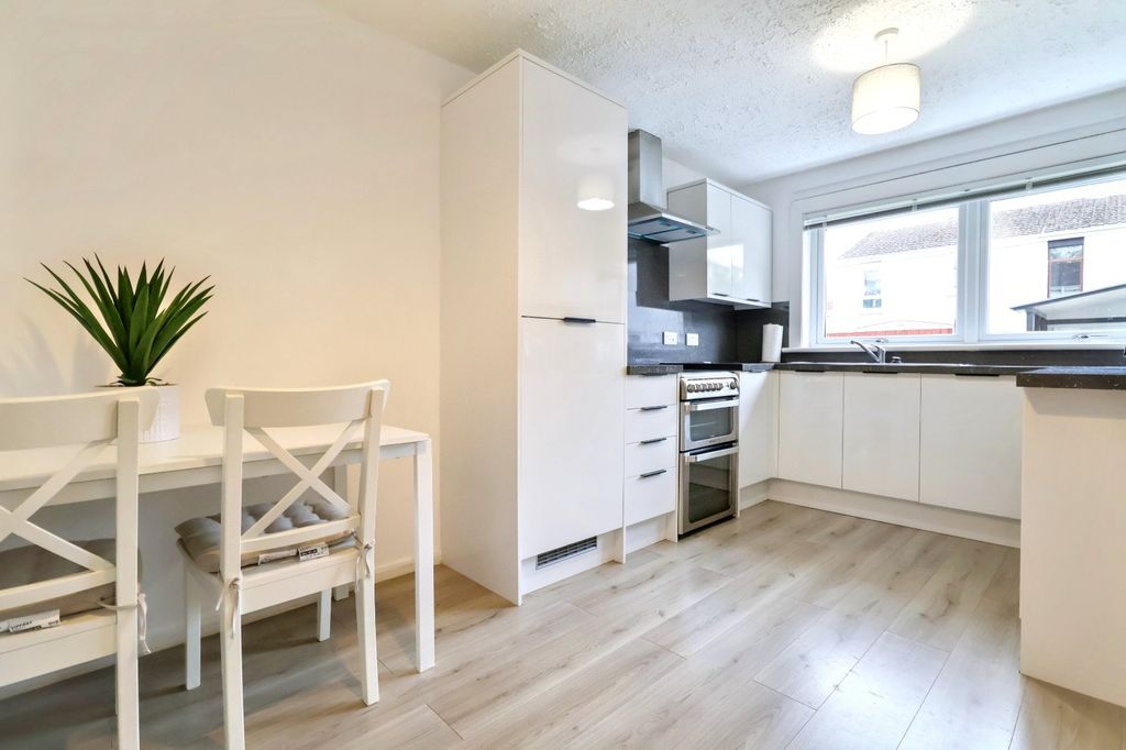 Property photo 3 of 16 Picture No. 12