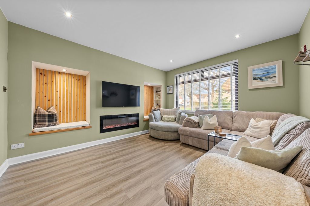 Property photo 2 of 30