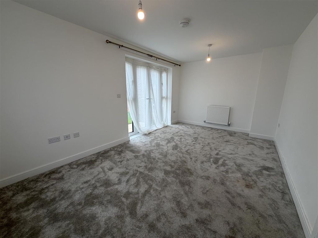 Property photo 3 of 16 Living Room