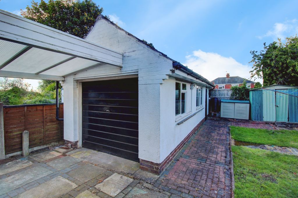 Property photo 2 of 19 Detached Garage