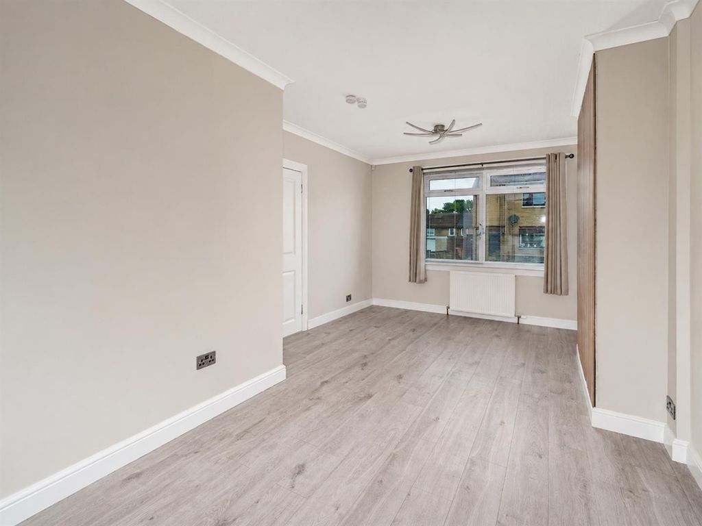 Property photo 3 of 15 72 Balmoral Gardens Dundee-3.Jpg