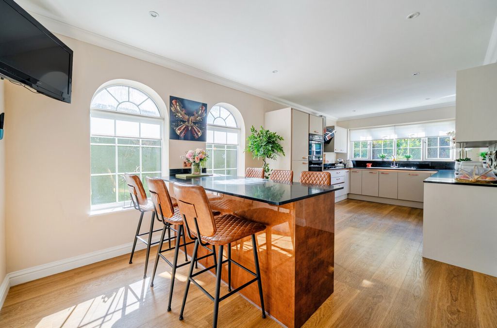 Property photo 2 of 37 1527740-34-1A0F7B...