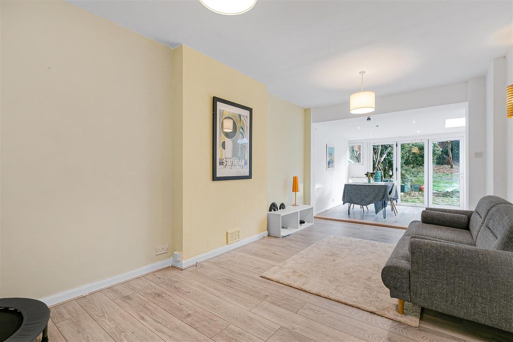 Property photo 3 of 28