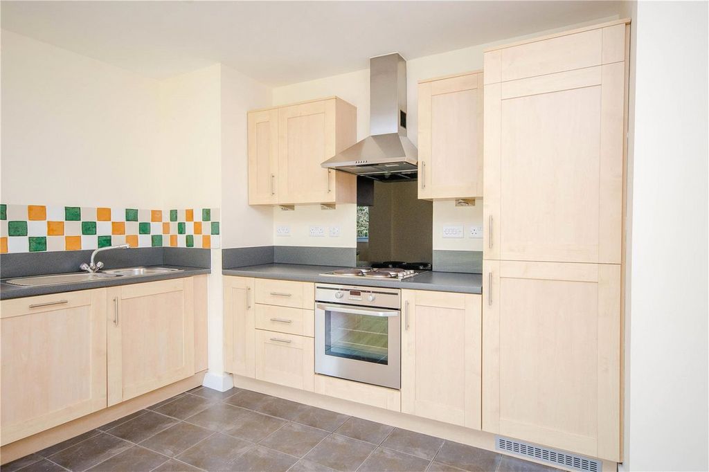 Property photo 3 of 8 Kitchen