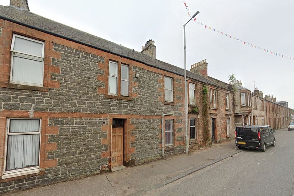 Property photo 1 of 2