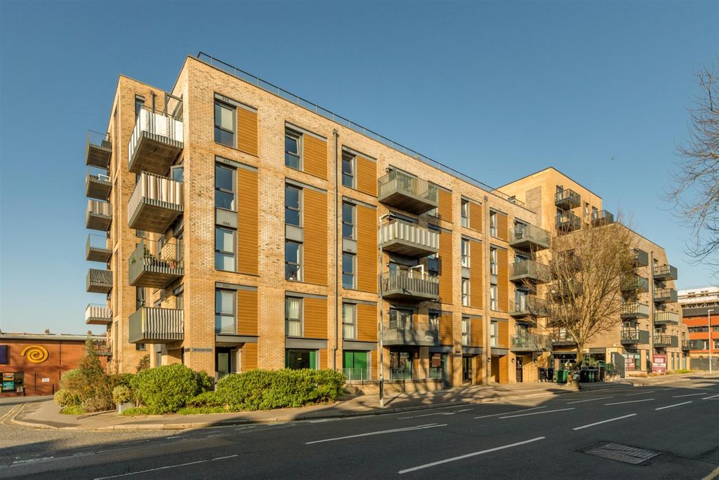 Property photo 1 of 19 F24, 121-123 Davigdor Road -37.Jpg