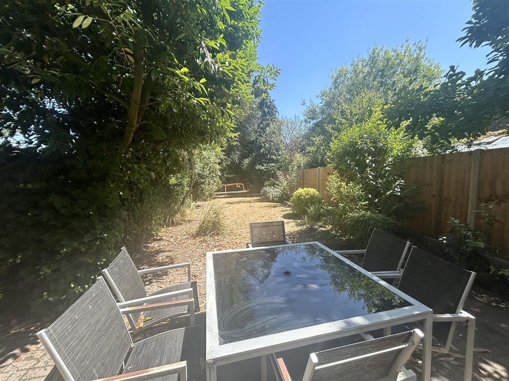 Property photo 3 of 14 Garden: