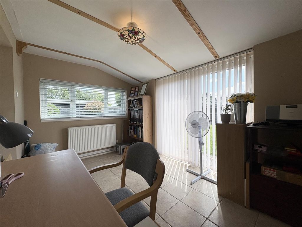 Additional image 4 of 4 bed semi-detached house for saleLinden Close, Bridgwater TA6
