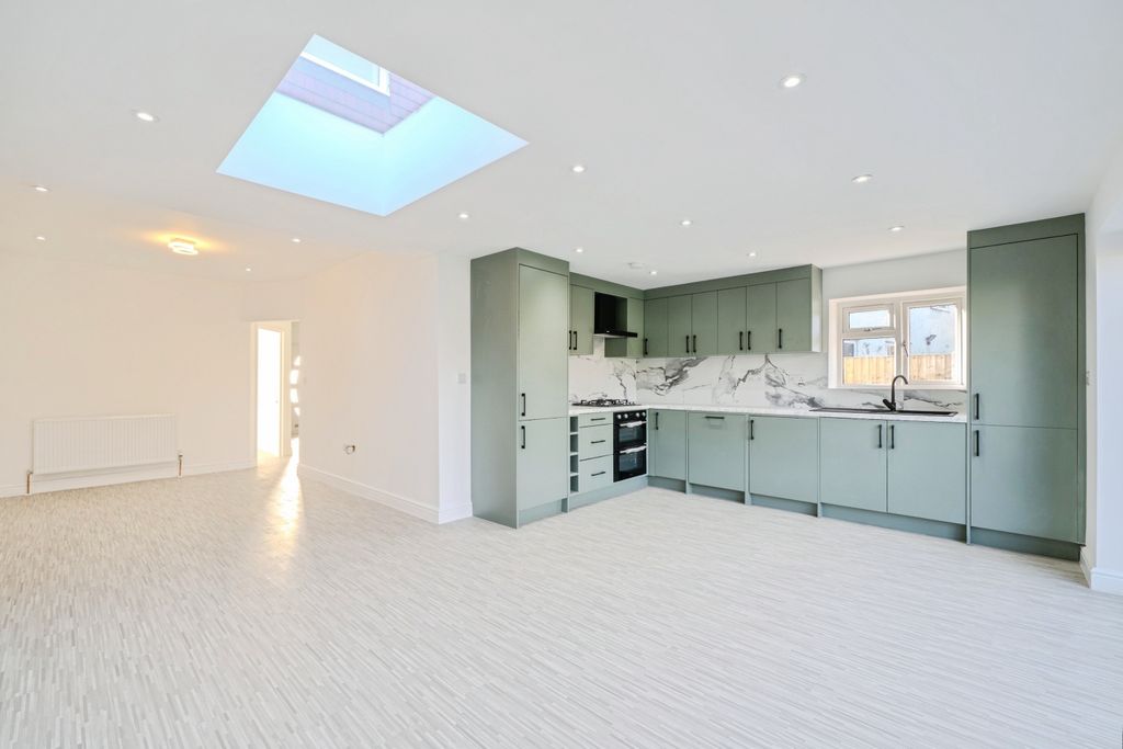 Property photo 3 of 20 Dsc01201