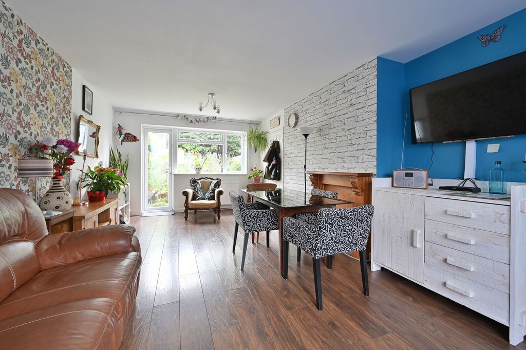 Property photo 2 of 19