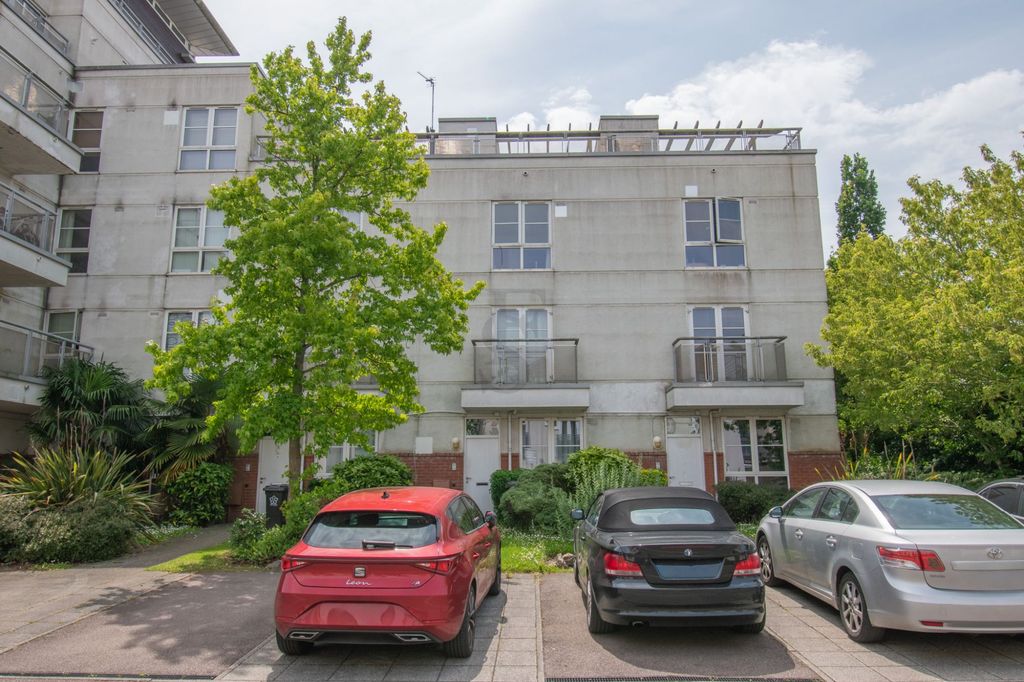 Property photo 1 of 20