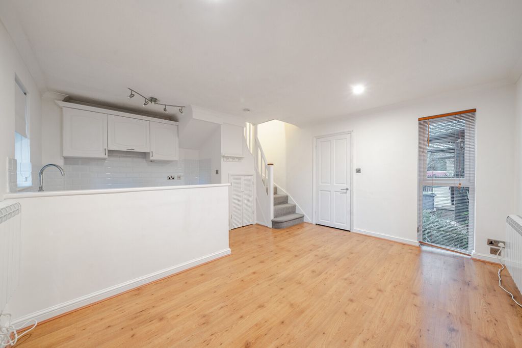 Property photo 2 of 15 1397241-2-6968Bee...